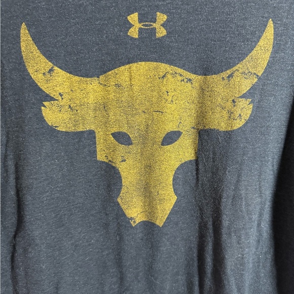 Men’s M Dark Gray Under Armour Heatgear Loose Fit, Athletic, Workout Tee Shirt - Picture 2 of 5